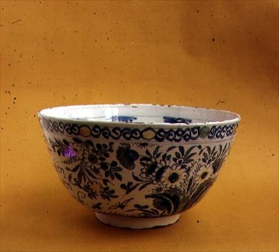 Delft punch bowl commemorating the Peace of Ryswick, 1697 by Dutch School
